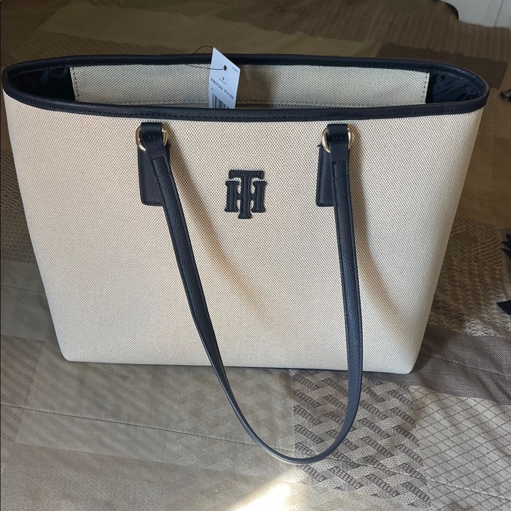 Tommy Hilfiger Canvas Beach Tote in Cream & Navy